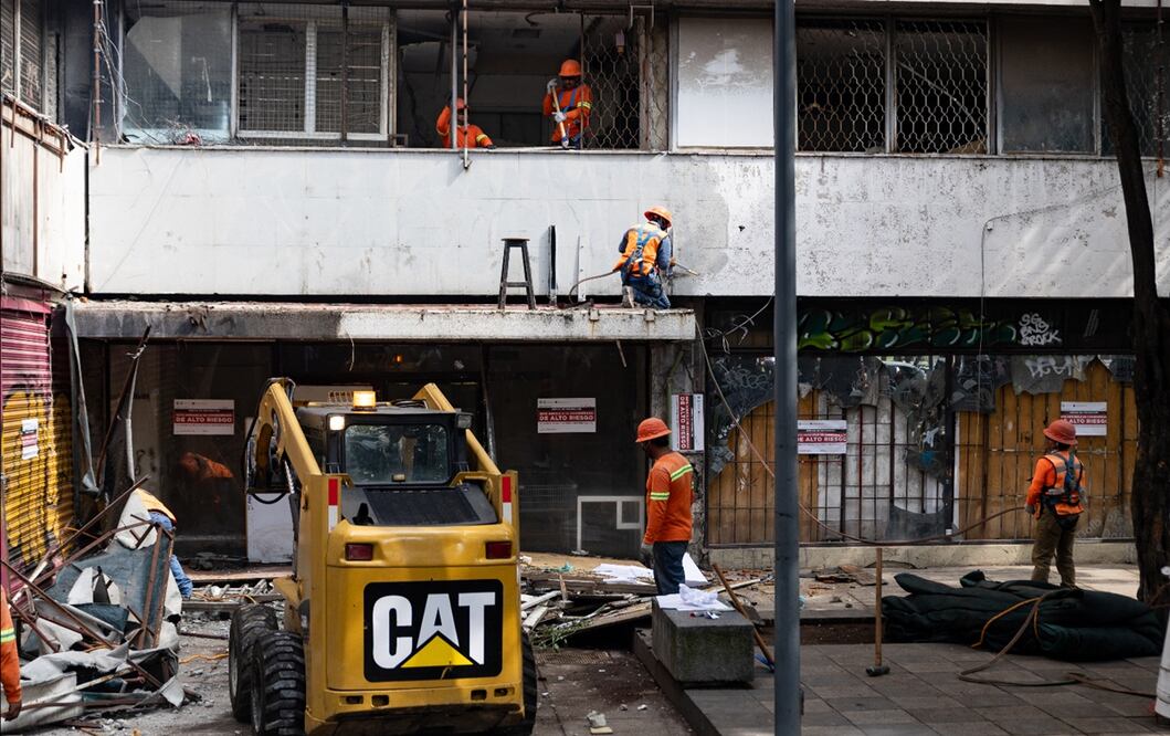 Arranque del programa para demoler edificios de alto riesgo dañados por sismos en la Ciudad de México, el 22 de septiembre de 2025. Edificio dañado en Fray Servando 172 esquina 5 de Febrero. Foto Hugo Salvador /EL UNIVERSAL