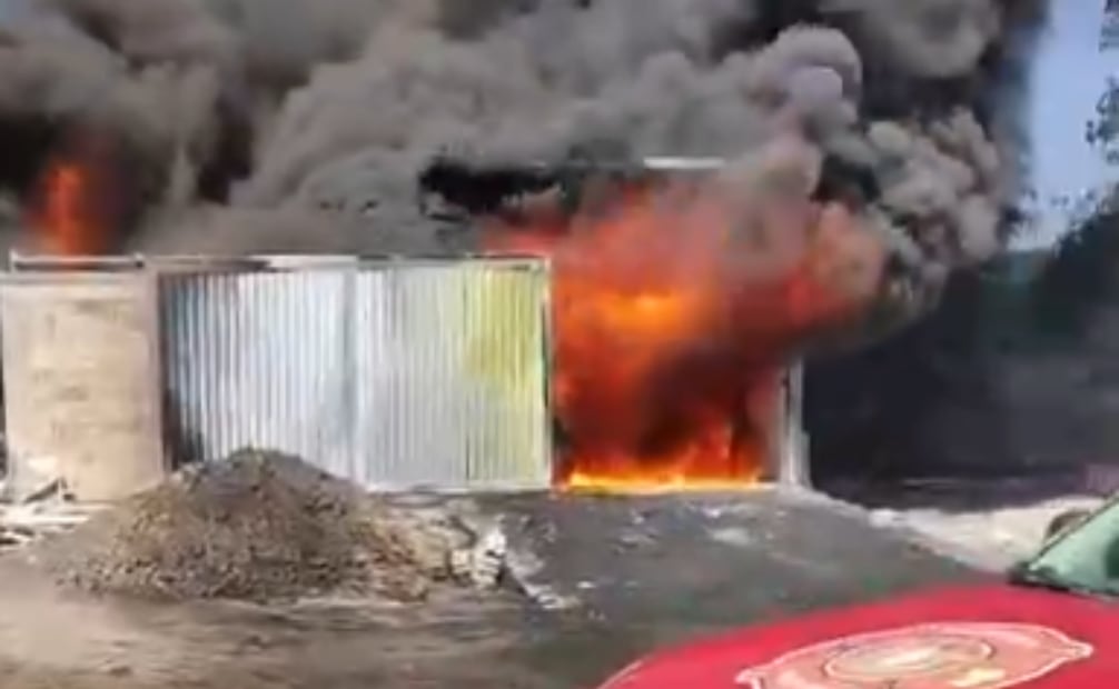 Bomberos llegan a la zona de la explosión (11/02/2026). Foto: Especial