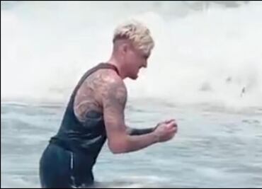 Nico Castillo presume rehabilitación en la playa