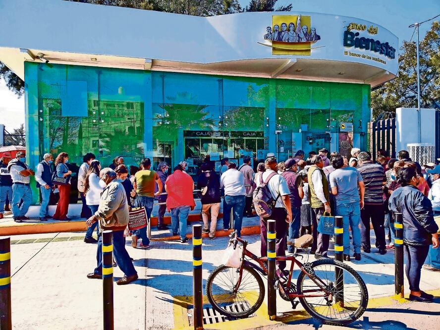 En lugar de identificar un problema público a solucionar y la población afectada, los programas sólo distribuyen un bien, resalta el informe. Foto: Archivo | El Universal