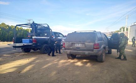 Autoridades aseguran camioneta con blindaje artesanal en Aguililla, Michoacán