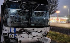 Chocan camiones de personal en Apodaca, Nuevo León; hay 35 lesionados