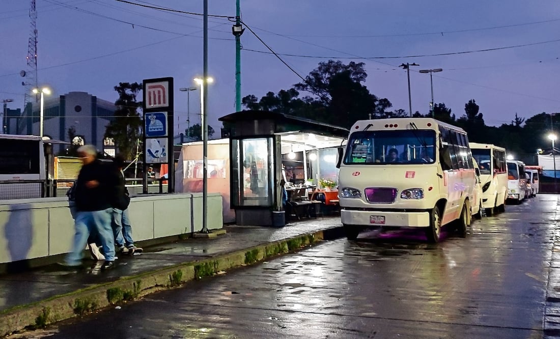 Al menos 15 mil unidades de la Cetospem se concentran en el paradero de Cuatro Caminos, donde han sido blanco de robo y extorsiones. Foto: Archivo El Universal