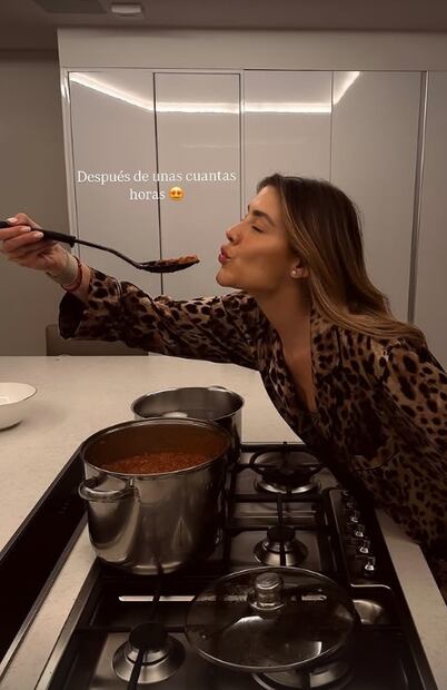 Michelle Salas comparte su cena especial. Foto: Instagram oficial.