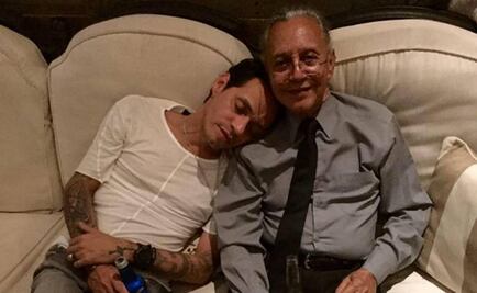 Marc Anthony se toma emotiva foto con su padre