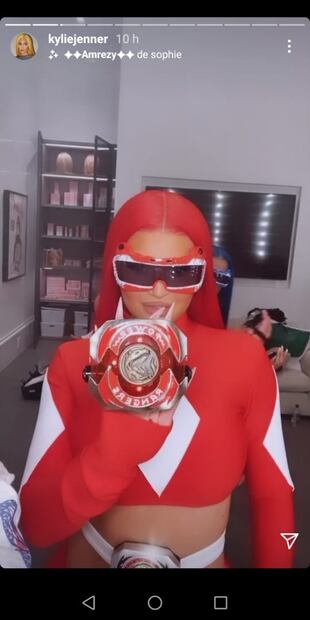 Kylie Jenner enciende las redes sociales con su disfraz de Power Ranger rojo 