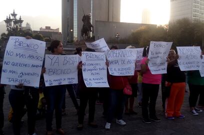 Protestan por gasolinazo y alza al transporte en Monterrey