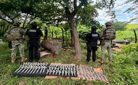 Inhabilitan laboratorio clandestino con 72 explosivos en Sinaloa; hallan más de 2 mil litros de sustancias para hacer droga