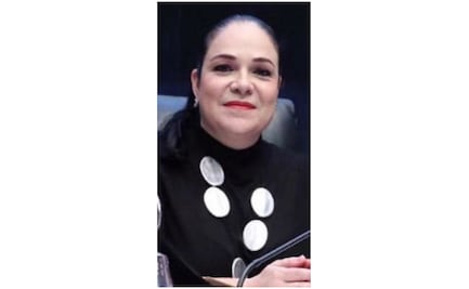 Busca Mónica Fernández recuperar control de su cuenta de Facebook