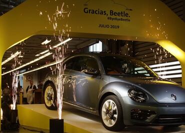 Sale el último “Vocho” de la planta de Puebla