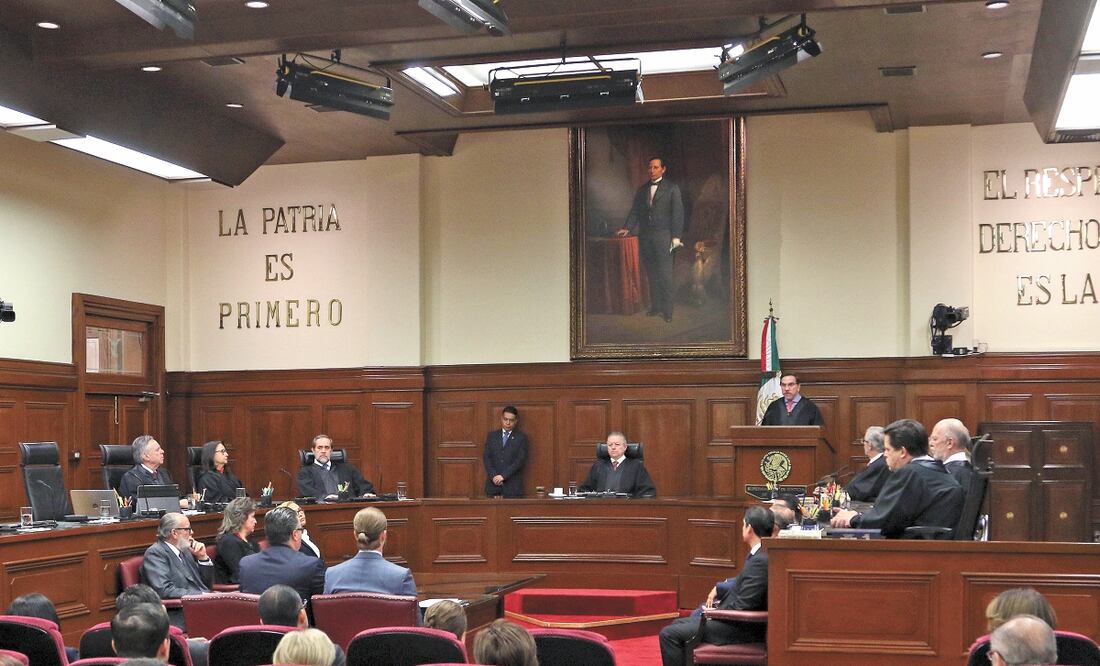 El presidente de la SCJN debe excusarse de conocer el asunto y dejará la votación en manos de 10 ministros, de los cuales se requiere el voto de ocho, señalan expertos. Foto: ARCHIVO EL UNIVERSAL