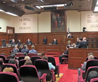 Inconstitucionalidad y amparos esperan contra la Ley Zaldívar