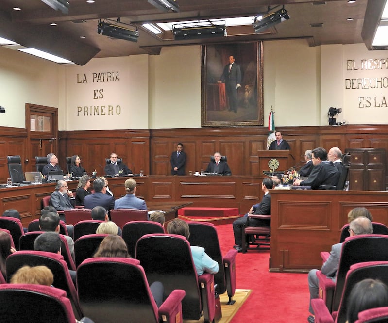 El presidente de la SCJN debe excusarse de conocer el asunto y dejará la votación en manos de 10 ministros, de los cuales se requiere el voto de ocho, señalan expertos. Foto: ARCHIVO EL UNIVERSAL