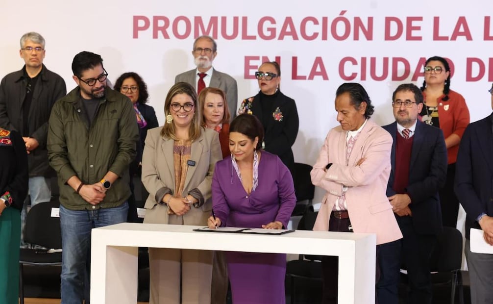 La mandataria capitalina afirmó que esta ley reconoce tres dimensiones de un nuevo derecho humano. Foto: Especial