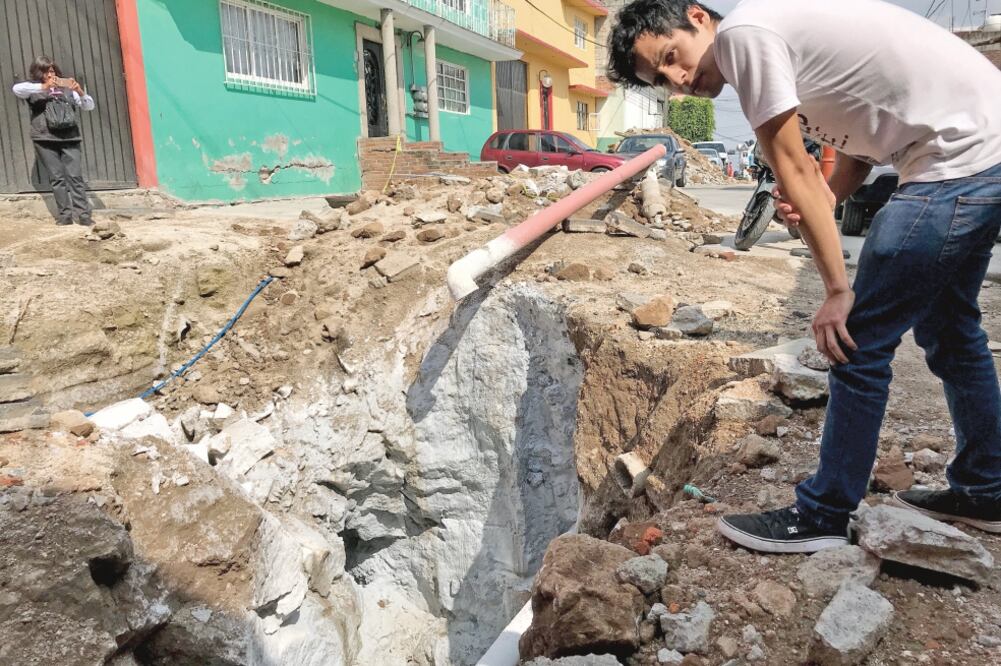 El 27 de agosto apareció un socavón en calles de la colonia Ciudad de los Niños, que inicialmente afectó cuatro casas. (REBECA JIMÉNEZ. EL UNIVERSAL)