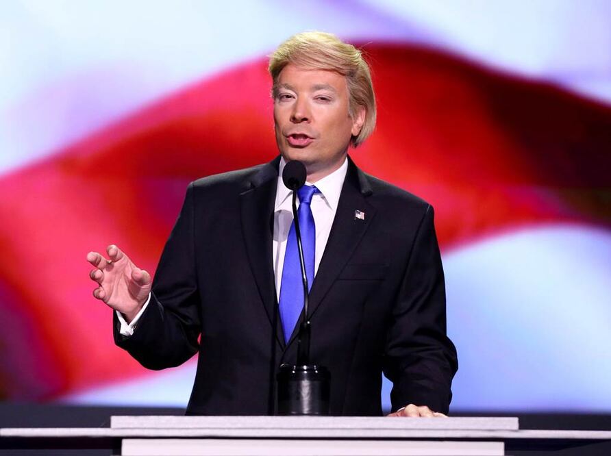 Jimmy Fallon hace el papel de Donald Trump en el show "The Tonight Show Starring Jimmy Fallon". Foto: AP