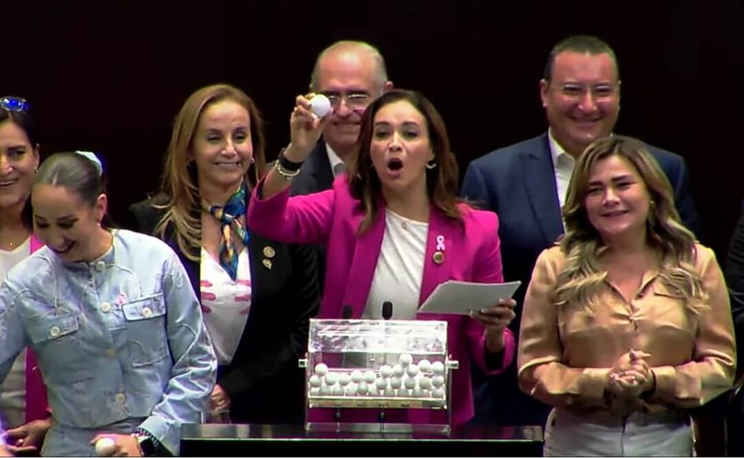 Con pancartas con la leyenda "la justicia no se rifa", diputadas y diputados del PAN hicieron su propia insaculación en plena sesión de la Cámara de Diputados. Foto: Especial