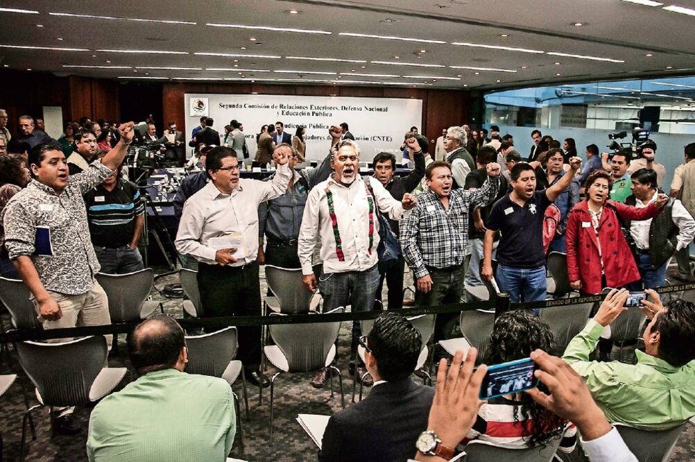 El viernes la Segunda Comisión de la Comisión Permanente del Congreso recibió a representantes de la CNTE, quienes demandaron un periodo extraordinario para derogar la reforma educativa (YADÍN XOLALPA. EL UNIVERSAL)
