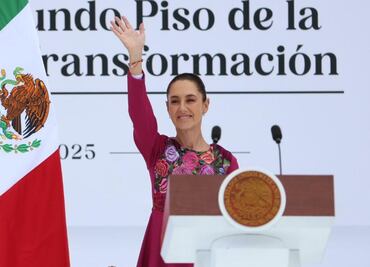 FOTOS: Entre porras, música y hasta Batman; así se vivió el discurso de Sheinbaum por sus primeros 100 días en la administración