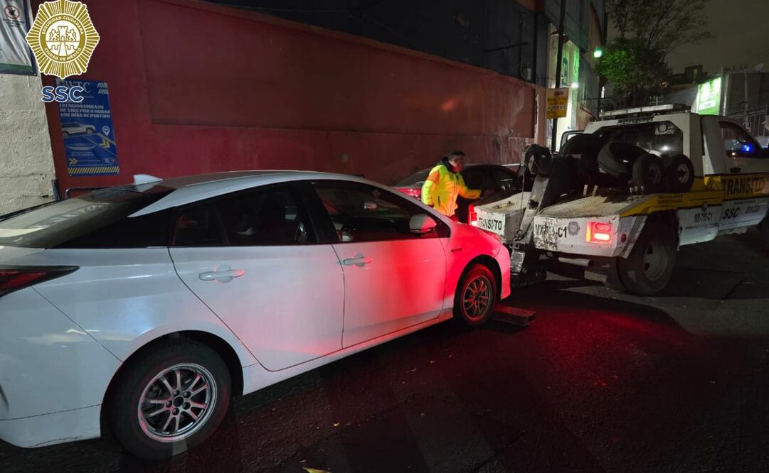 Este sábado, la Subsecretaría de Control de Tránsito, implementó un operativo para sancionar el estacionamiento prohibido en las inmediaciones de la Plaza de Toros México. (26/10/2024) Foto: Especial