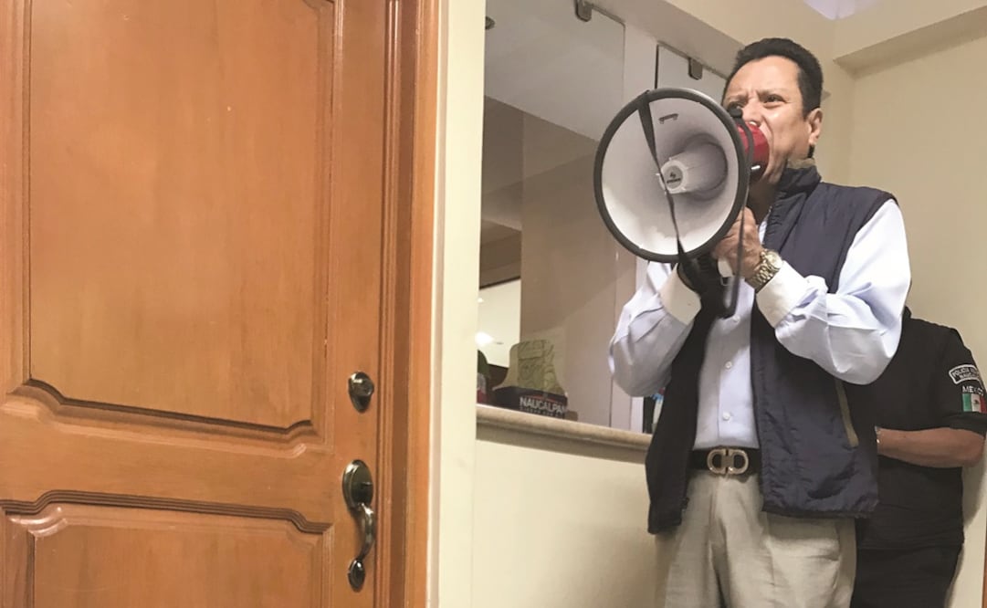 Enojo. Habitantes de cinco colonias llegaron a la alcaldía de Naucalpan a protestar por la acumulación de basura. Foto: REBECA JIMÉNEZ. EL UNIVERSAL