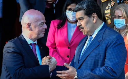 Nicolás Maduro prometió a Gianni Infantino la construcción de un estadio en Caracas