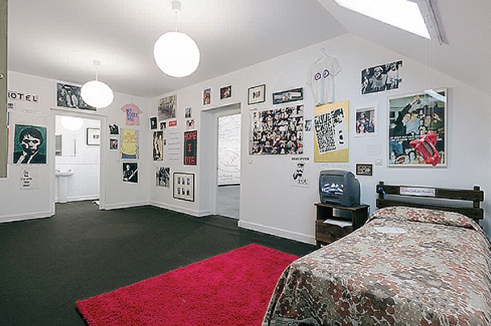 Las instalaciones de Jeremy Deller invaden el MUAC