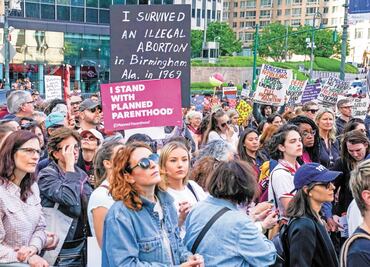 Vicepresidente de EU entra a debate del aborto