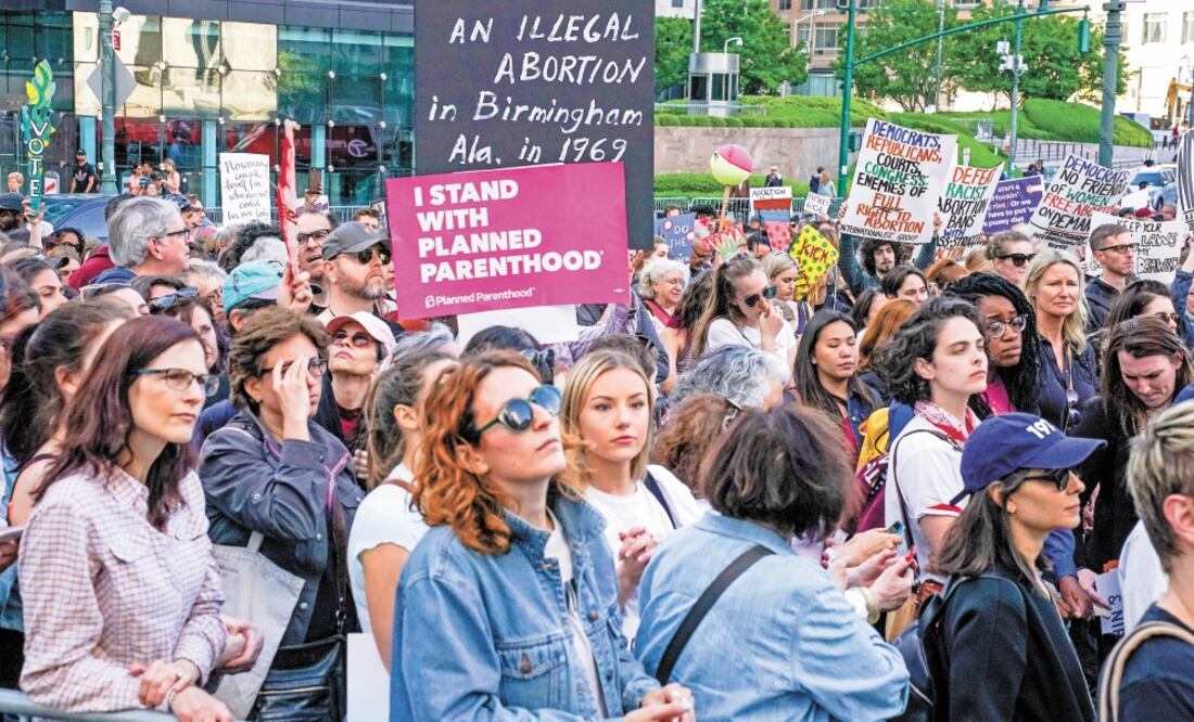 Manifestantes proaborto protestaron el 21 de mayo en Nueva York contra los recientes proyectos de ley que restringen la interrupción del embarazo. Foto: JEENAH MOON. REUTERS