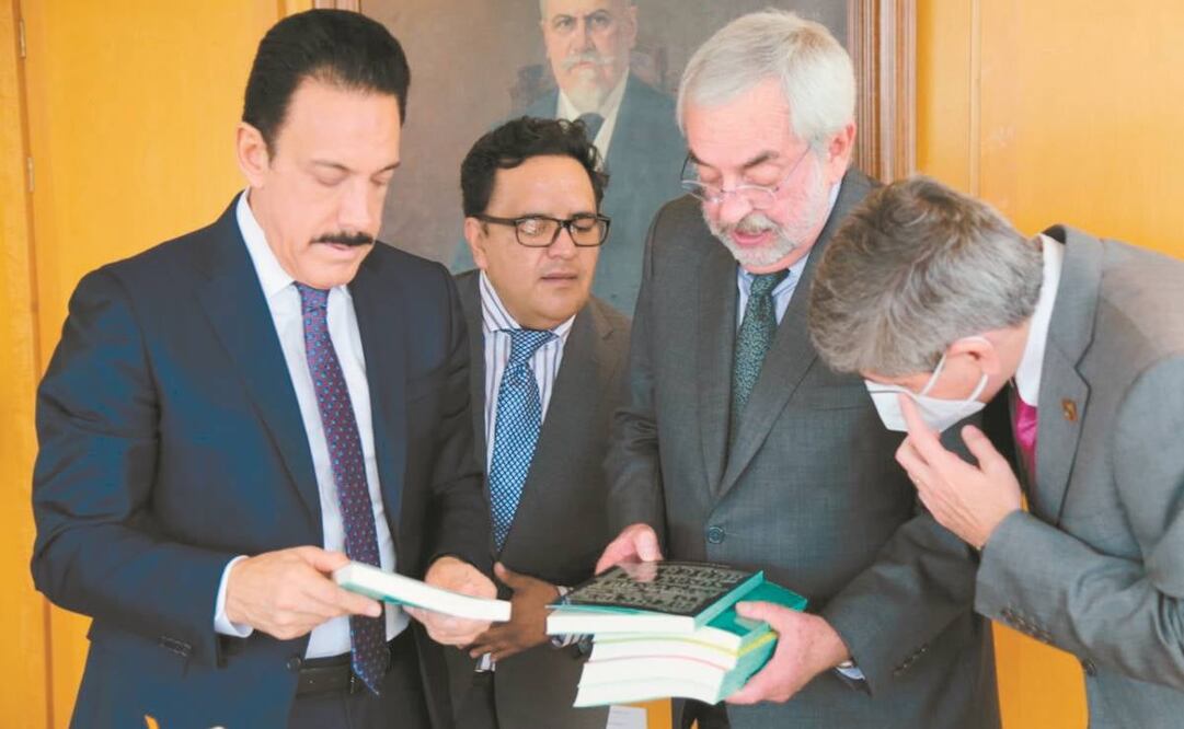 El gobernador Omar Fayad luego de suscribir el acuerdo con el rector de la UNAM, Enrique Graue. Foto: ESPECIAL
