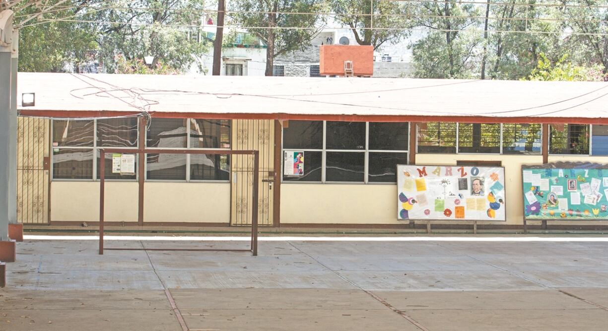 La mayoría de los maestros que están en la lista de los que reciben percepciones superiores cuenta con una plaza estatal y otra federal. Foto: ARCHIVO EL UNIVERSAL