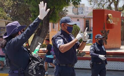 Policía vial de Oaxaca, alerta contra el coronavirus con lenguaje de señas
