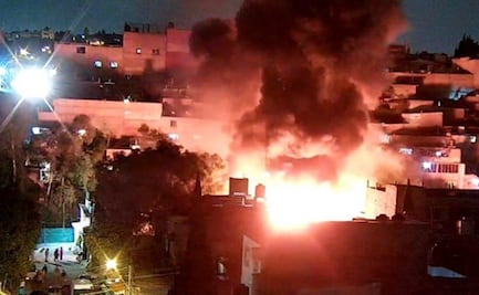 Incendio consume toneladas de plástico y madera en bodega de Atizapán 