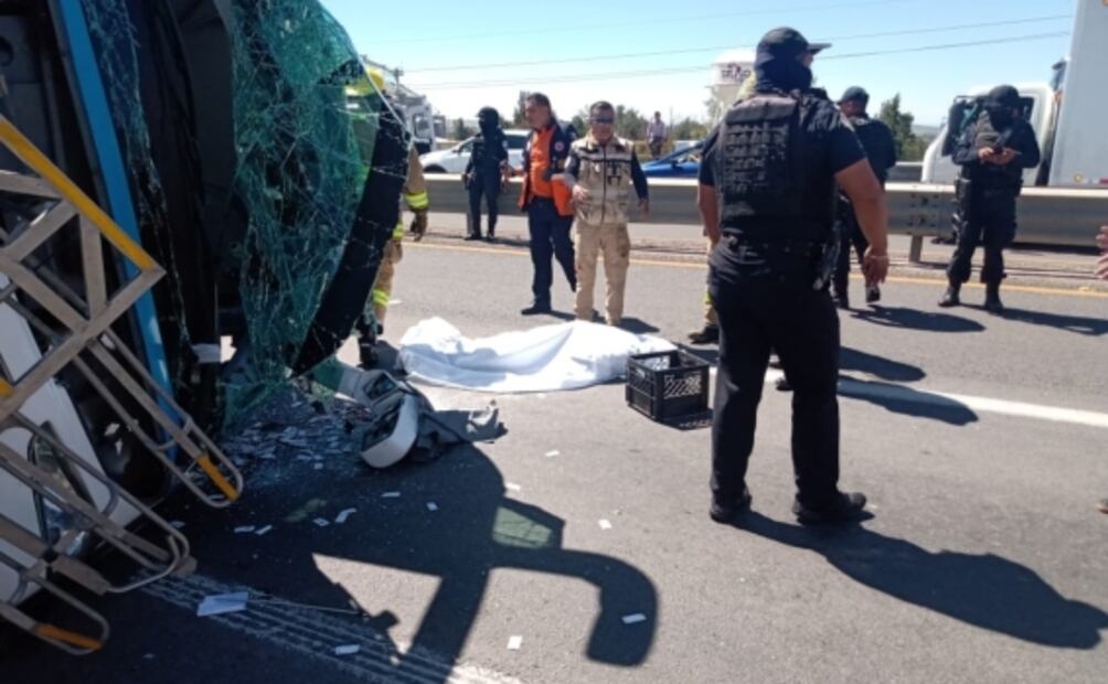 Video. Volcadura de autobús deja 2 muertos y 14 lesionados en Silao, Guanajuato