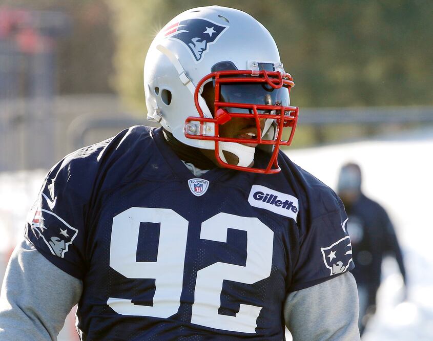 AP. James Harrison, ya entrena con los Patriots.