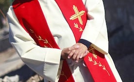 De magnate a sacerdote; el cofundador de cosméticos e.l.f. cambia riqueza por austeridad y se ordena clérigo en EU