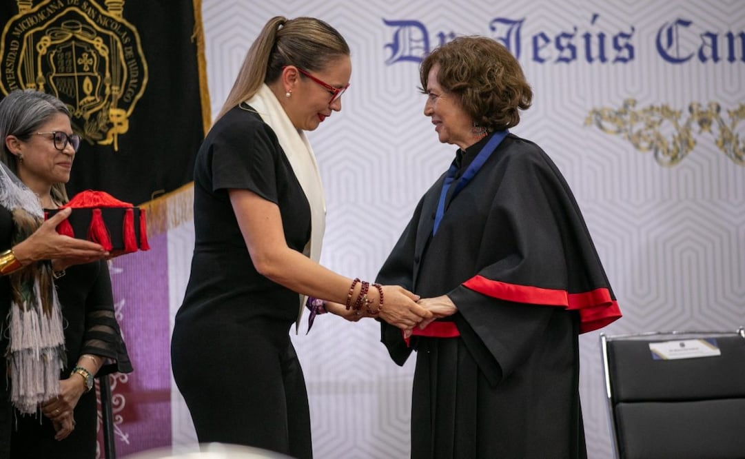 Universidad Michoacana otorga Doctorado Honoris Causa a Rosaura Ruiz; la nombran guardiana de la ciencia.
Foto: Especial.