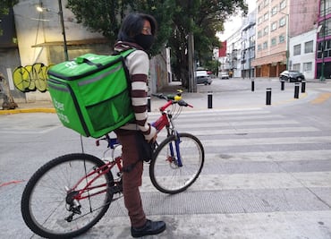 La difícil tarea de ser un repartidor de comida
