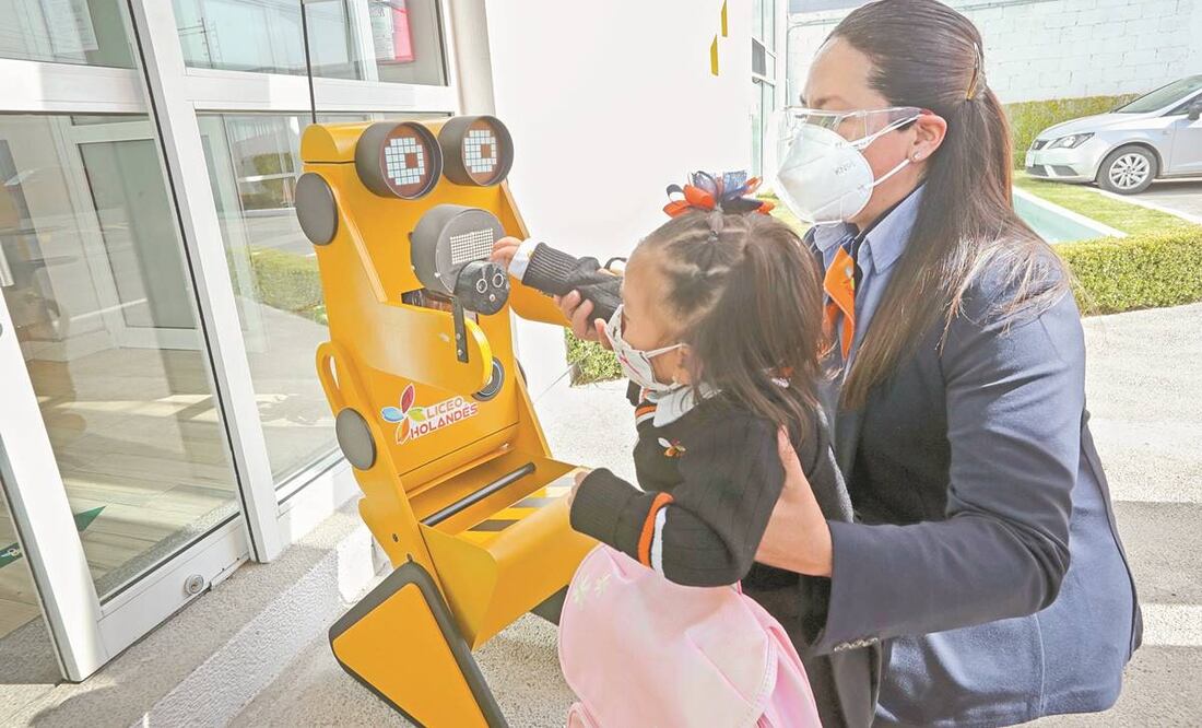En un recorrido por colegios de Toluca, personal educativo mostró la infraestructura y equipo de higiene instalado, el cual costó entre 50 mil y 100 mil pesos, para recibir a los estudiantes. Foto: Jorge Alvarado. EL UNIVERSAL
