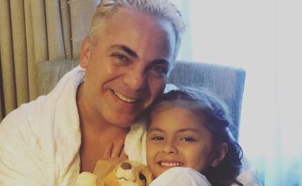 Trata de no sorprenderte al ver como luce hoy Rafaela, la hija menor de Cristian Castro que cumplió 8 años lejos del actor