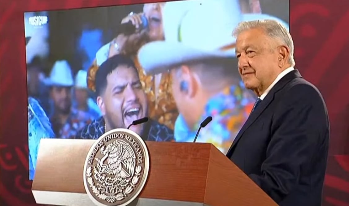 El presidente Andrés Manuel López Obrador dedicó la canción de Grupo Firme "Ya supérame" a sus adversarios y a los conservadores