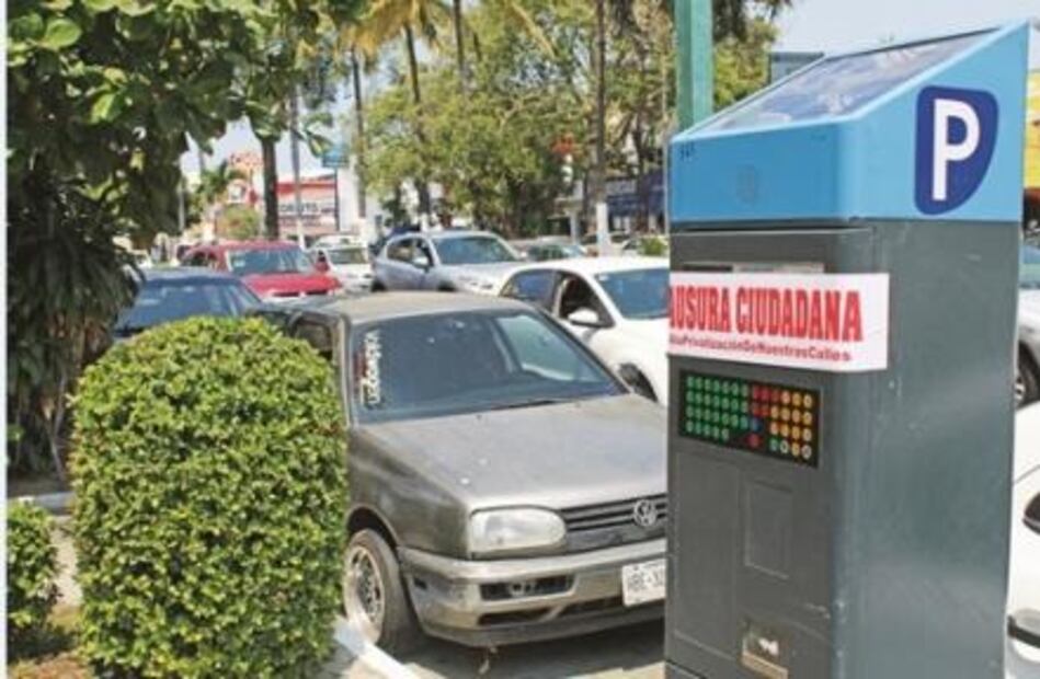 Parquímetros. Alcalde de Acapulco "se brinca la ley para cobrar estacionamiento"