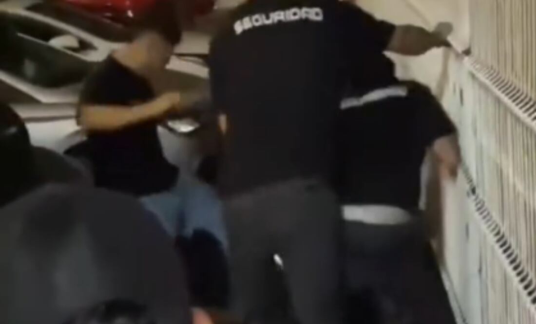 Joven es golpeado por elementos de seguridad de antro en Veracruz (20/07/2025). Foto: Captura de pantalla