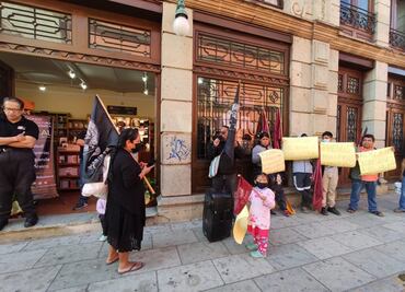 Organización indígena protesta en la librería Ricardo Flores Magón del FCE, en Oaxaca
