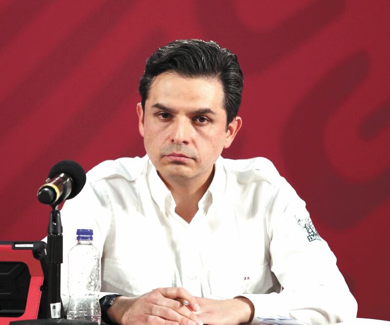 Respa ldo. Las firmas que tengan de uno a 10 empleados abonarán 823 pesos mensuales, detalló el director del IMSS. DIEGO SIMÓN. EL UNIVERSAL