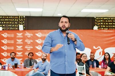 Acusan a líder estatal de MC de ofrecer curul por un beso