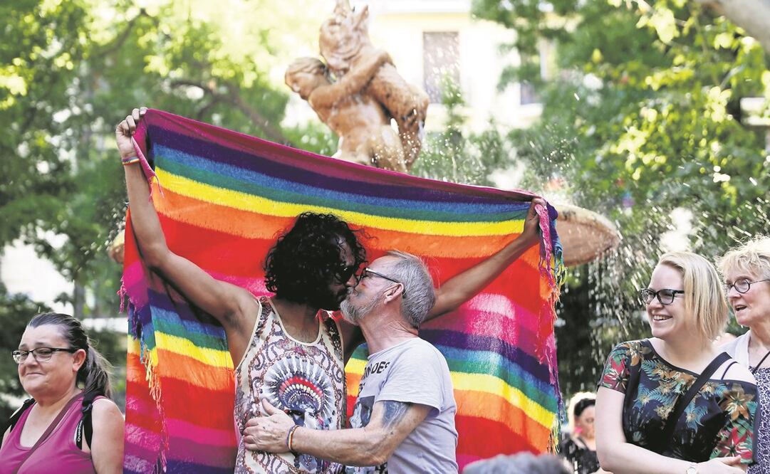 En la manifestación del Orgullo 2019, en Madrid, estuvo presente el reconocimiento de los adultos mayores a decidir sobre su sexualidad. Foto: Archivo/ EFE.