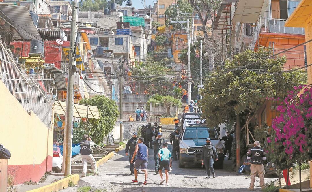 En Colectivo 18 se construirán escaleras eléctricas y un elevador inclinado para agilizar la movilidad de los vecinos. Foto: BERENICE FREGOSO. EL UNIVERSAL 