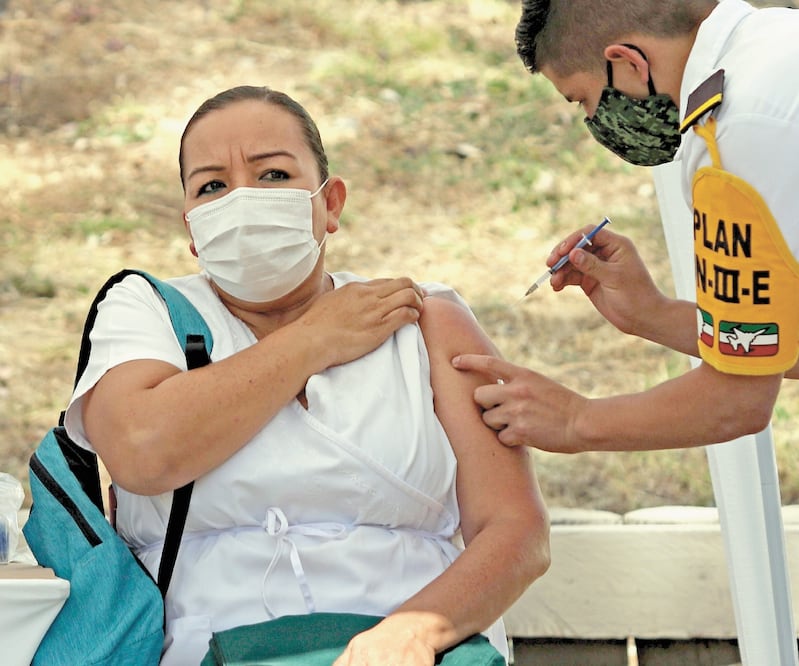 La vacuna se aplicó en el Colegio Militar de Tlalpan. CARLOS MEJÍA. EL UNIVERSAL