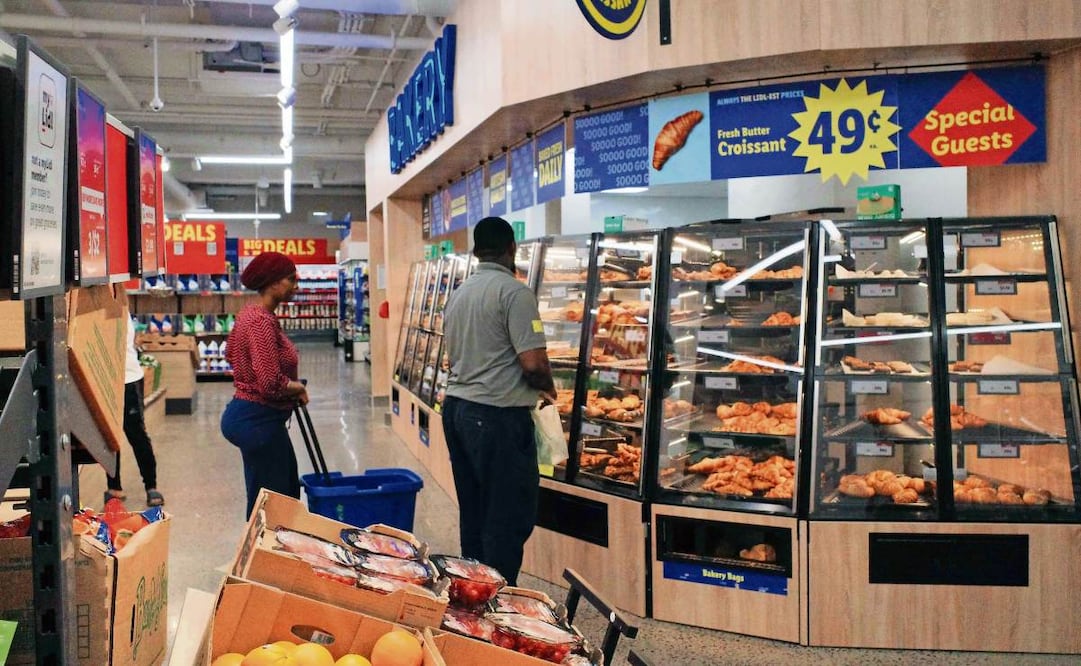 El informe de inflación mostró que, además de la gasolina, los precios de los alimentos, la ropa y la electricidad también están subiendo en la Unión Americana. Foto: MICHAEL M. SANTIAGO/AFP